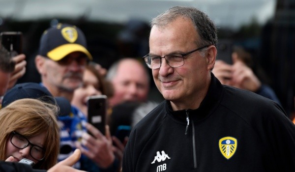 Marcelo Bielsa está sem clube desde saída do Leeds (Foto: Getty Images)