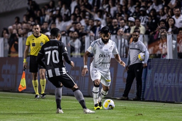 Foto:Raul Baretta/AGIF | Felipe Jonatan tem conversas com o Fenerbahçe