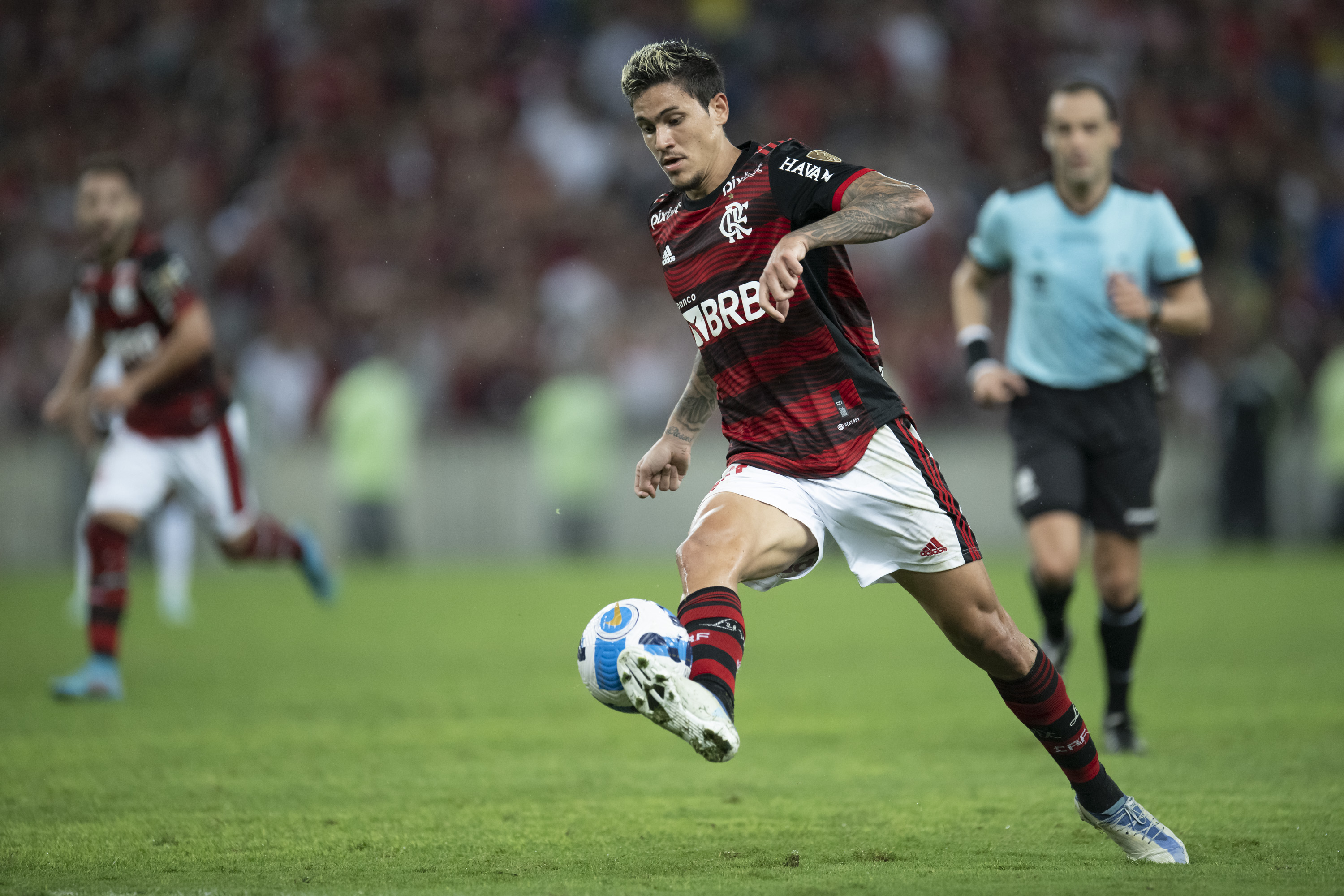 Jorge Rodrigues/AGIF/ Pedro em campo contra o Corinthians. 