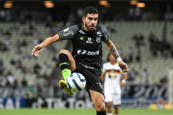 Richardson é candidato a começar a partida – Foto: Kely Pereira/AGIF