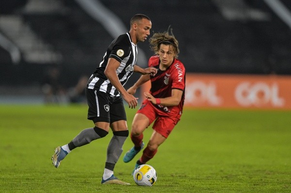 Marçal: pode voltar contra os goianos – Foto: Thiago Ribeiro/AGIF