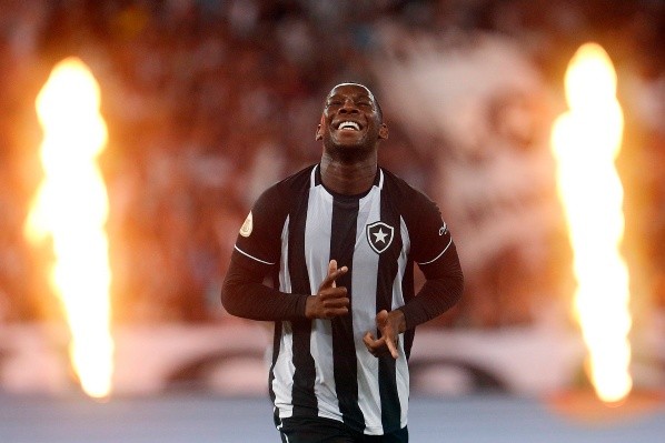 Foto: Vitor Silva/Botafogo – Patrick de Paula deve ter nova chance no time titular do Fogão