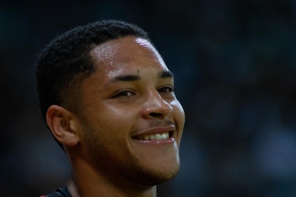 Foto: Fernando Moreno/AGIF – Vitor Roque está no radar do Real Madrid