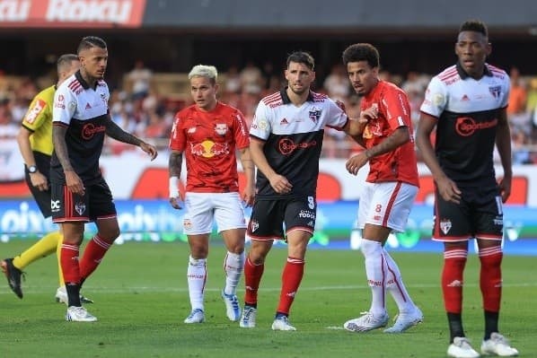 Marcello Zambrana/AGIF// Igor Gomes, Igor Vinícius e +1; Ceni fala sobre insistência com alguns jogadores . Marcello Zambrana/AGIF// Igor Gomes, Igor Vinícius e +1; Ceni fala sobre insistência com alguns jogadores .