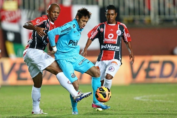 Agif/Heuler Andrey – Em 2013 o JEC tentava parar o Santos de Neymar pela Copa do Brasil