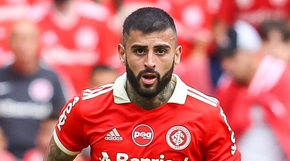 Liziero está emprestado ao Internacional (Foto: Pedro H. Tesch/AGIF)