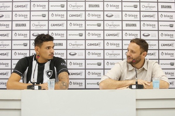 Foto: Flickr Oficial Botafogo FR/Vítor Silva     Mazzuco explica sobre movimentações do Botafogo no mercado da bola