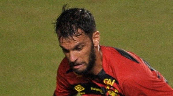 Rafael Thyere continua de fora do Sport (Foto: Jhony Pinho/AGIF)