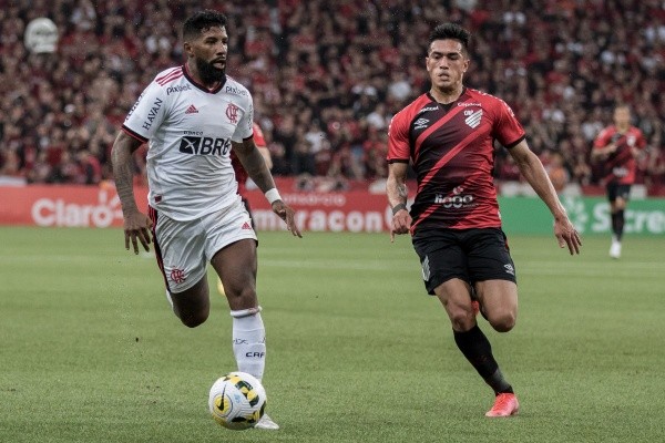 Rodinei é titular do Flamengo e vive grande momento (Foto: Robson Mafra/AGIF)