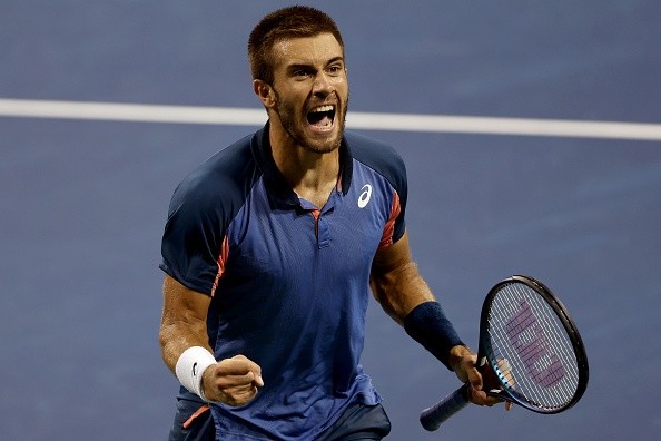 Número 152 do ranking, Coric faz grande semana em Cincinnati.     Créditos: Matthew Stockman/Getty Images