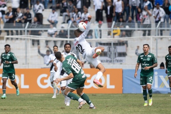 Diogo Reis/AGIF/ Ponte Preta em campo no clássico contra o Guarani. 