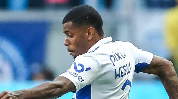 Wesley Gasolina é tratado como dúvida no Cruzeiro (Foto: Pedro H. Tesch/AGIF)