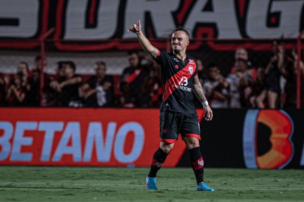 Foto:Isabela Azine/AGIF | Peglow é pego na ‘noitada’