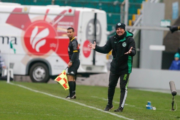 RS - Caxias do Sul - 17/07/2022 - BRASILEIRAO A 2022, JUVENTUDE X GOIAS. Umberto Louzer, tecnico do Juventude, orienta a equipe durante a partida contra o  Foto: Luiz Erbes/AGIF