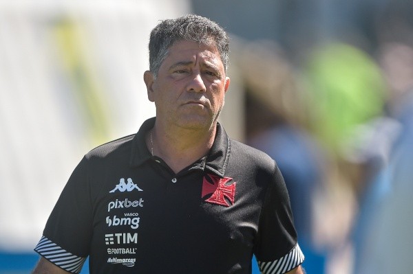 Foto:Thiago Ribeiro/AGIF | Emílio Faro tem sete jogos à frente do Vasco (4V/1E/2D)