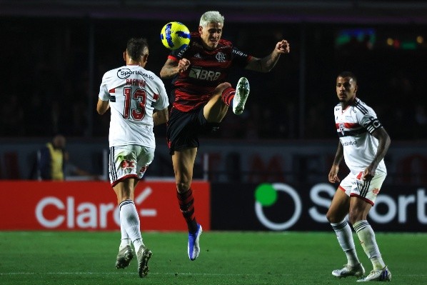 Marcello Zambrana/AGIF/ Flamengo em campo contra o São Paulo. 