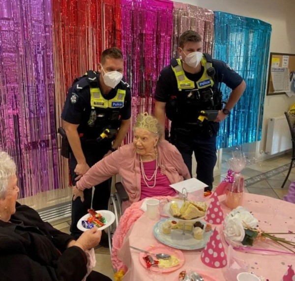 Imagem: Reprodução/Instagram oficial da polícia de Victoria. Imagem: Reprodução/Instagram oficial da polícia de Victoria.