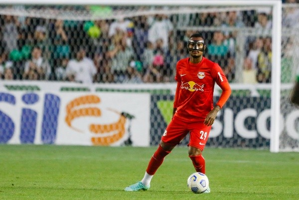 Foto: Luiz Erbes/AGIF – Luan Cândido vem sendo um dos melhores LE em atividade no futebol brasileiro