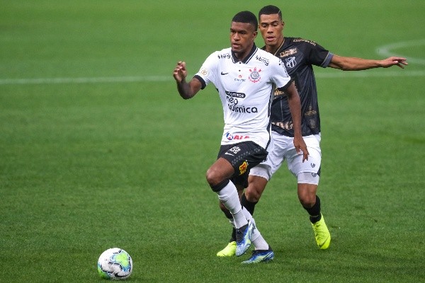 Marcello Zambrana/AGIF/ Léo Natel em campo com a camisa do Corinthians. Marcello Zambrana/AGIF/ Léo Natel em campo com a camisa do Corinthians.