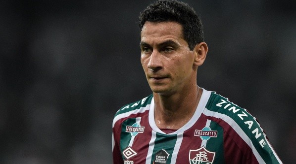 Ganso está pendurado no Fluminense (Foto: Thiago Ribeiro/AGIF)
