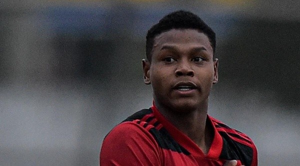 Matheus França deve ganhar espaço no Flamengo (Foto: Thiago Ribeiro/AGIF)