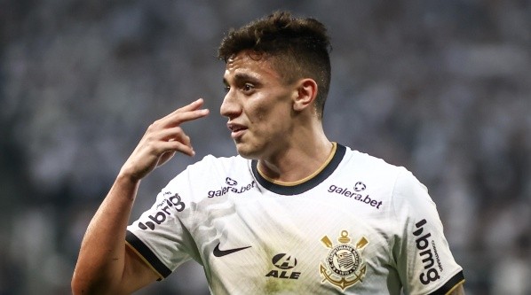 Mantuan está emprestado ao Zenit (Foto: Marcello Zambrana/AGIF) Mantuan está emprestado ao Zenit (Foto: Marcello Zambrana/AGIF)