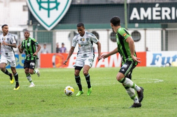 Alessandra Torres/AGIF/ Atlético-MG em campo contra o América-MG. 
