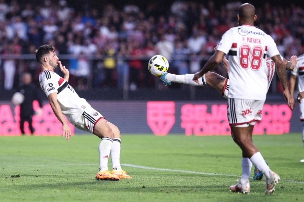 Ettore Chiereguini/AGIF/ Calleri e Luciano em campo pelo São Paulo. 