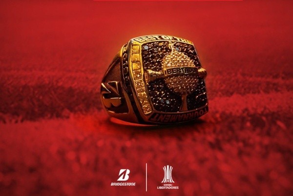 Foto: Divulgação Libertadores/ Anel que o ganhador de melhor jogador da Libertadores 2022 irá receber. 