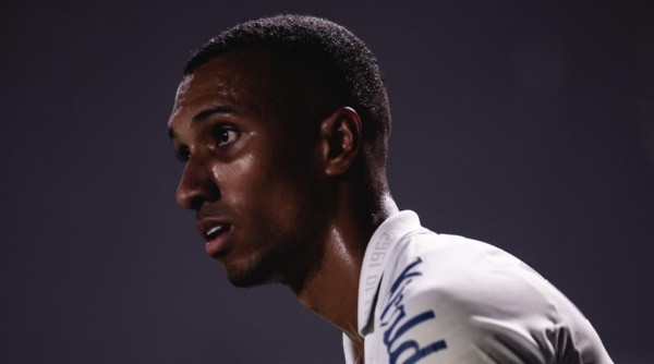Santos recusou oferta por Lucas Braga (Foto: Ettore Chiereguini/AGIF)