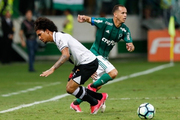 Foto: Marcello Zambrana/AGIF – Douglas Luiz foi formado no Vasco e hoje está no futebol da Premier League