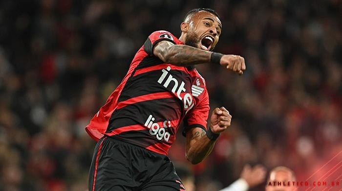 Foto: José Tramontin/athletico.com.br/Divulgação - Dentro de campo, Alex Santana marcou o gol da vitória do Athletico