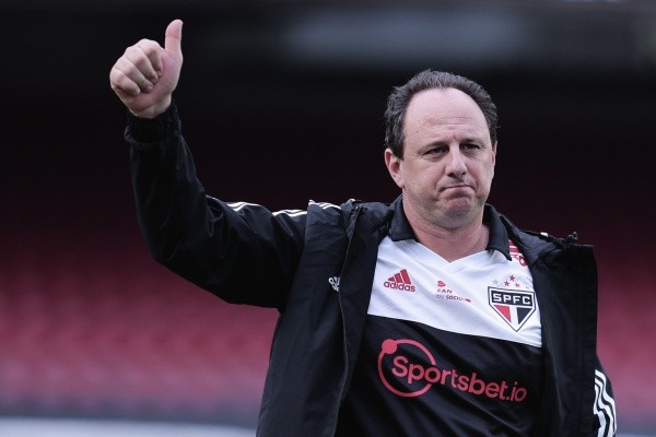 Rogério Ceni explicou situação de Nahuel Bustos (Foto: Ettore Chiereguini/AGIF) Rogério Ceni explicou situação de Nahuel Bustos (Foto: Ettore Chiereguini/AGIF)