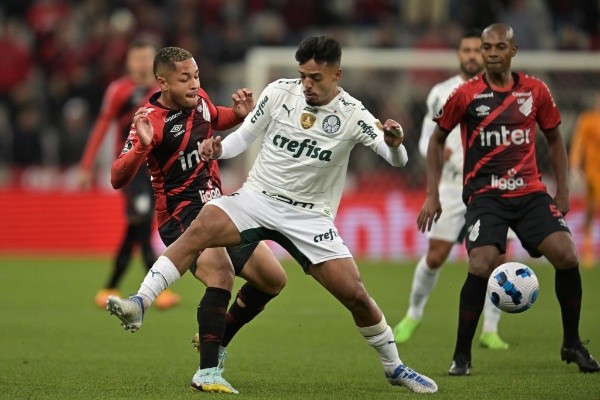 Pedro Vilela/Getty Images/ Palmeiras e Athletico-PR em campo. 