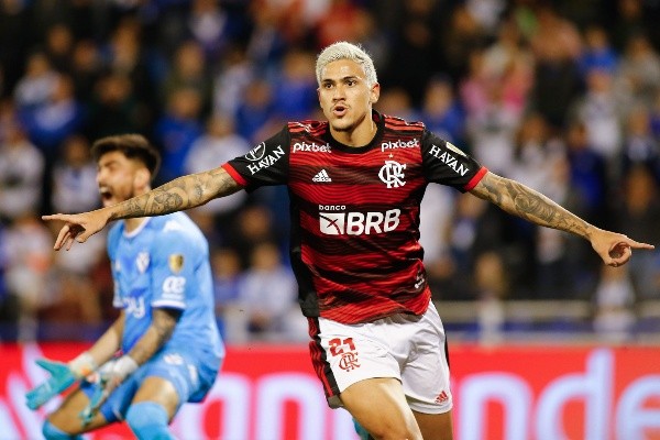 Fotobairesarg/AGIF/ Pedro marcou três gols na goleada de 4 a 0 sobre o Vélez. 