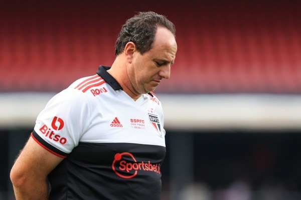 Marcello Zambrana/AGIF/ Ceni foi bastante criticado pela torcida após derrota no primeiro duelo da semifinal da Sul-Americana. Marcello Zambrana/AGIF/ Ceni foi bastante criticado pela torcida após derrota no primeiro duelo da semifinal da Sul-Americana.