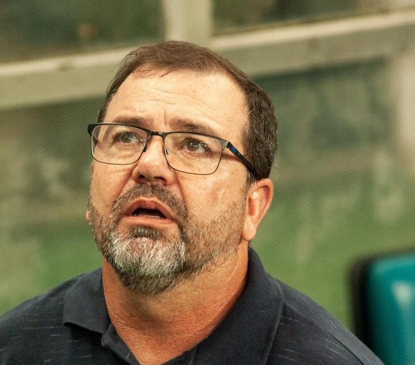 Enderson Moreira explicou ausência de Caio Vidal (Foto: Jhony Pinho/AGIF)