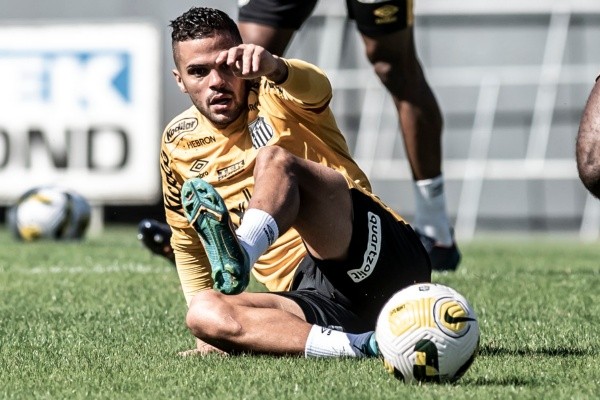Foto: Ivan Storti/Santos FC – Auro não vem jogando e lateral deve ser um dos integrantes da “barca” no Santos