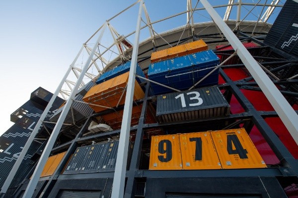 Foto: David Ramos/Getty Images/ Estádio 974, feito por contêineres.  