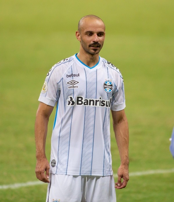 Thaciano com a camisa do Grêmio - Foto: Pedro Chaves/AGIF