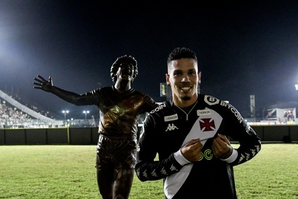 Foto: Thiago Ribeiro/AGIF – Paulinho é joia revelada em São Januário e tenta voltar ao Brasil em 2023