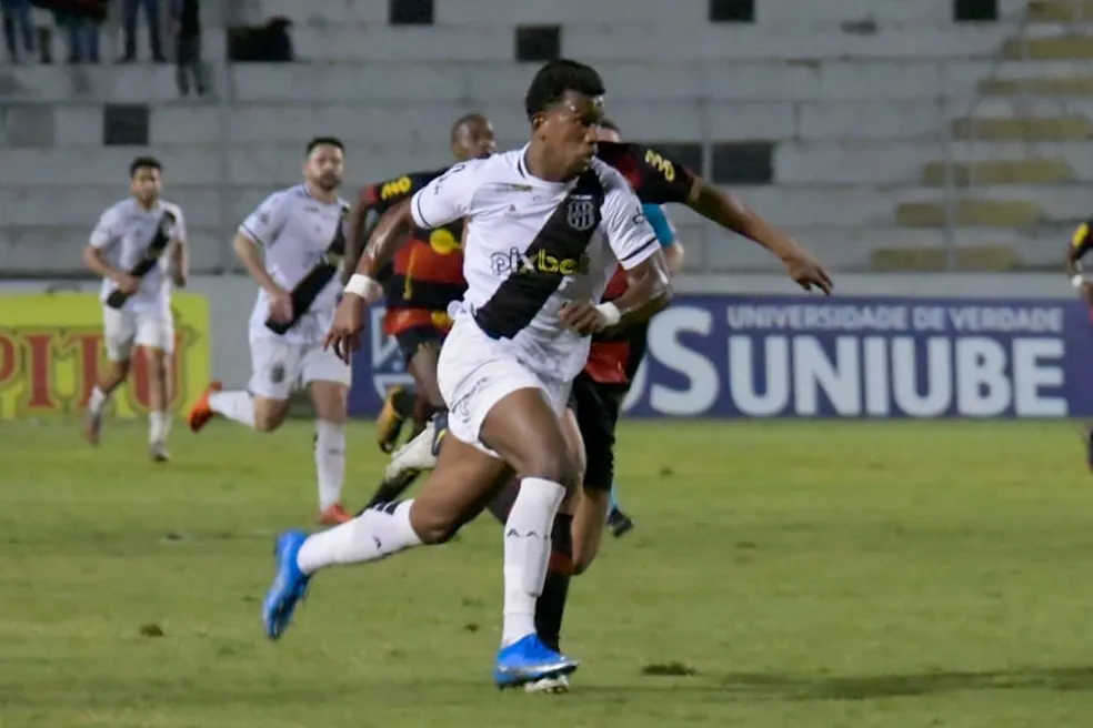  Álvaro Jr/ PontePress/ Ribamar em campo pela Ponte Preta.  