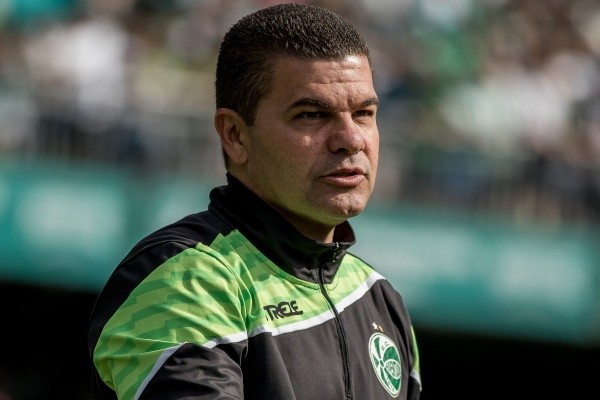 PR - Curitiba - 10/07/2022 - BRASILEIRO A 2022, CORITIBA X JUVENTUDE - Umberto Louzer tecnico do Juventude durante partida contra o Coritiba no estadio Couto Pereira pelo campeonato Brasileiro A 2022. Foto: Robson Mafra/AGIF
