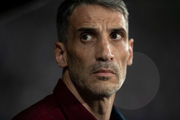 Vojvoda é bem avaliado no Santos (Foto: Jorge Rodrigues/AGIF)