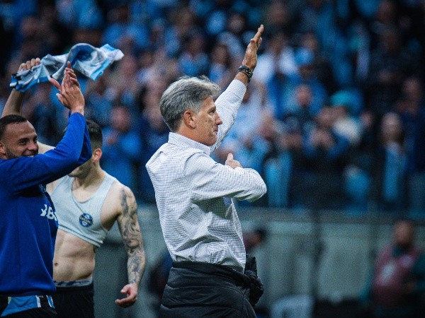 Agif/Maxi Franzoi – Diretoria do Grêmio tenta manter o jogador sob o comando de Renato para o jogo contra o Sport