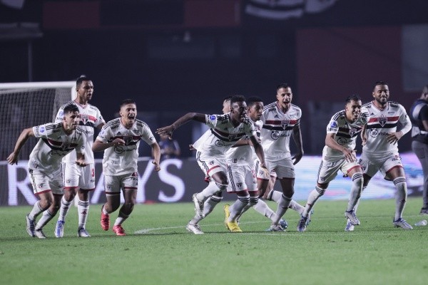Ettore Chiereguini/AGIF/ São Paulo comemorando vitória nos pênaltis. 