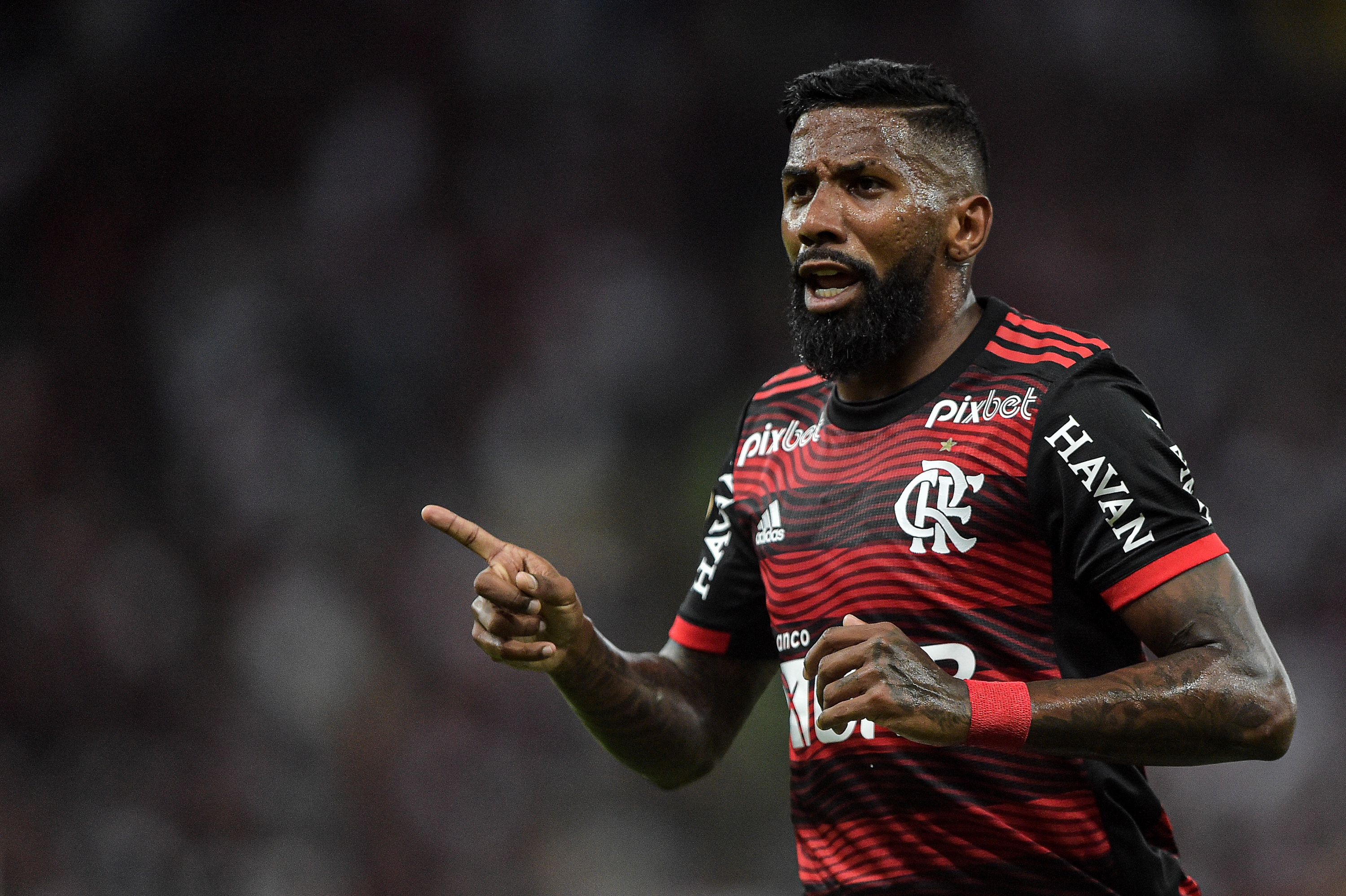 Para Nilson César, Rodinei não merece ir para a reserva (Foto: Thiago Ribeiro/AGIF)