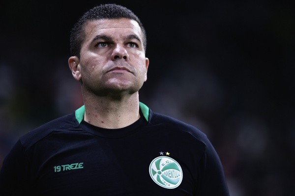 SP - Sao Paulo - 10/09/2022 - BRASILEIRO A 2022, PALMEIRAS X JUVENTUDE - Umberto Louzer tecnico do Juventude durante partida contra o Palmeiras no estadio Arena Allianz Parque pelo campeonato Brasileiro A 2022. Foto: Ettore Chiereguini/AGIF