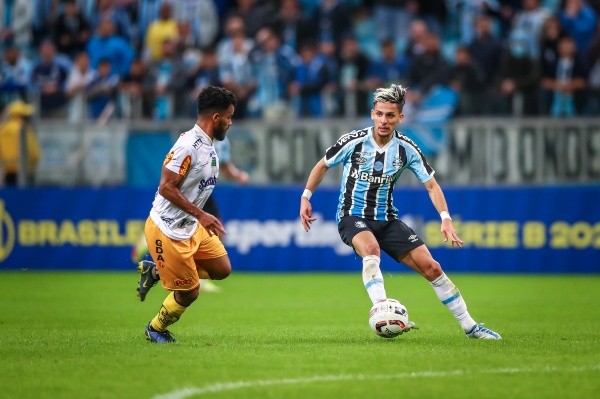 Biel em ação pelo Grêmio -Foto: Pedro H. Tesch/AGIF