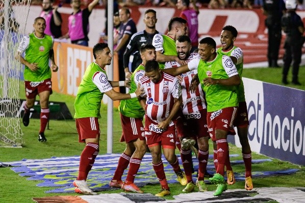 Foto: Rafael Vieira/AGIF – Náutico venceu jogos no Aflitos com Dado Cavalcanti